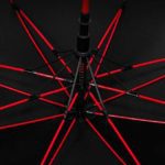 Golfschirm mit roten Rippen