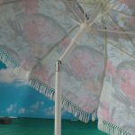 Luxus-Strandschirm mit maßgeschneidertem Design und Quasten (2)
