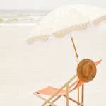 Boho Strandschirm und Stuhl