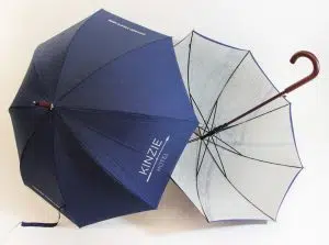 guarda-chuva de hotel em madeira