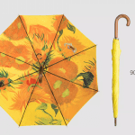 Größe eines Regenschirms mit doppeltem Schirm aus Holz