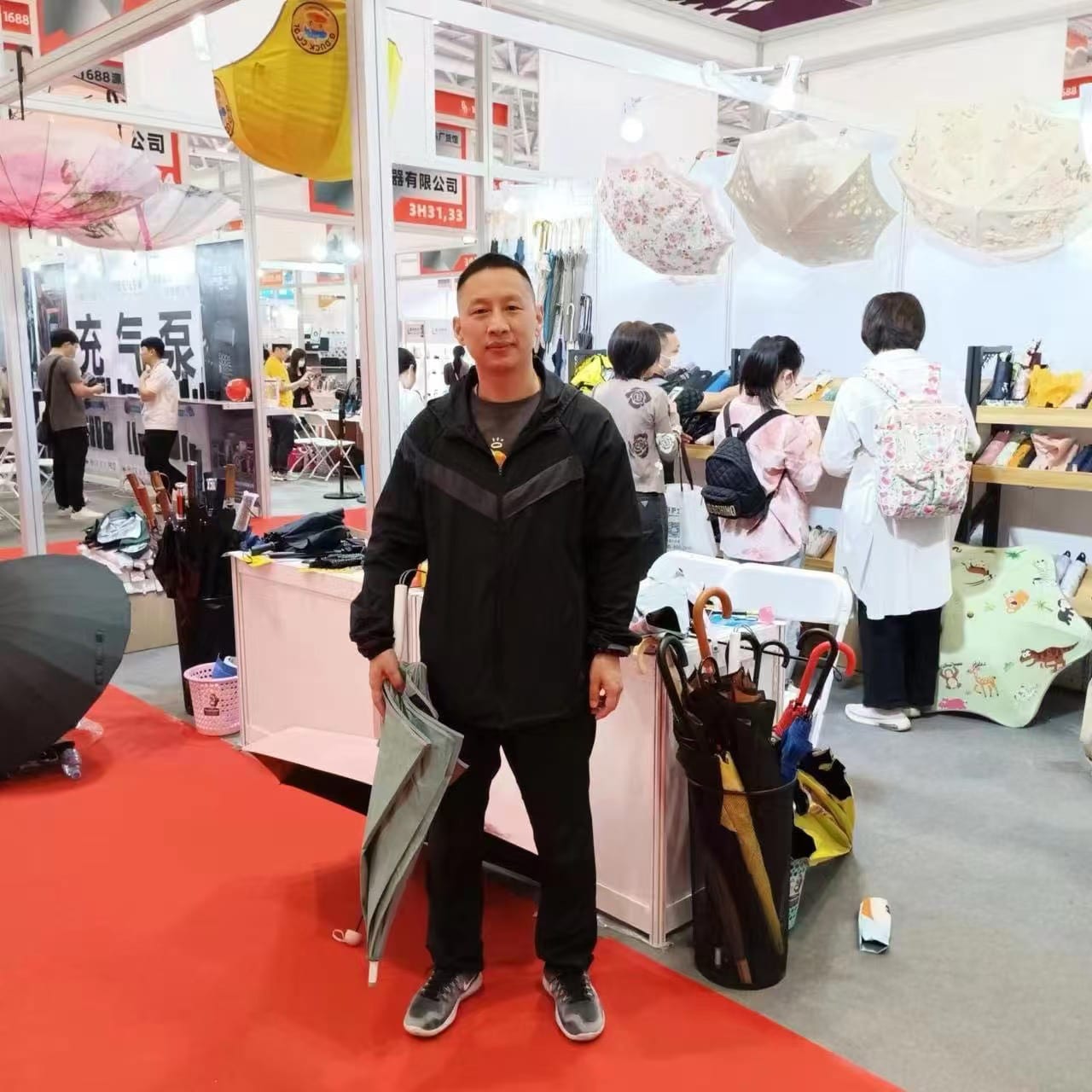 Der Schlüssel zum Erfolg für die Schirmfabrik im Bereich Sonderschirme