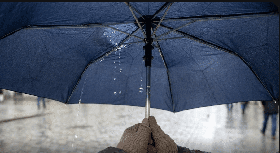 Why Do Umbrellas Leak Inside? Fabric, Coating & Design Explained